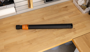 Photo of the Ridgid LA2518 extendable wand on a workshop table