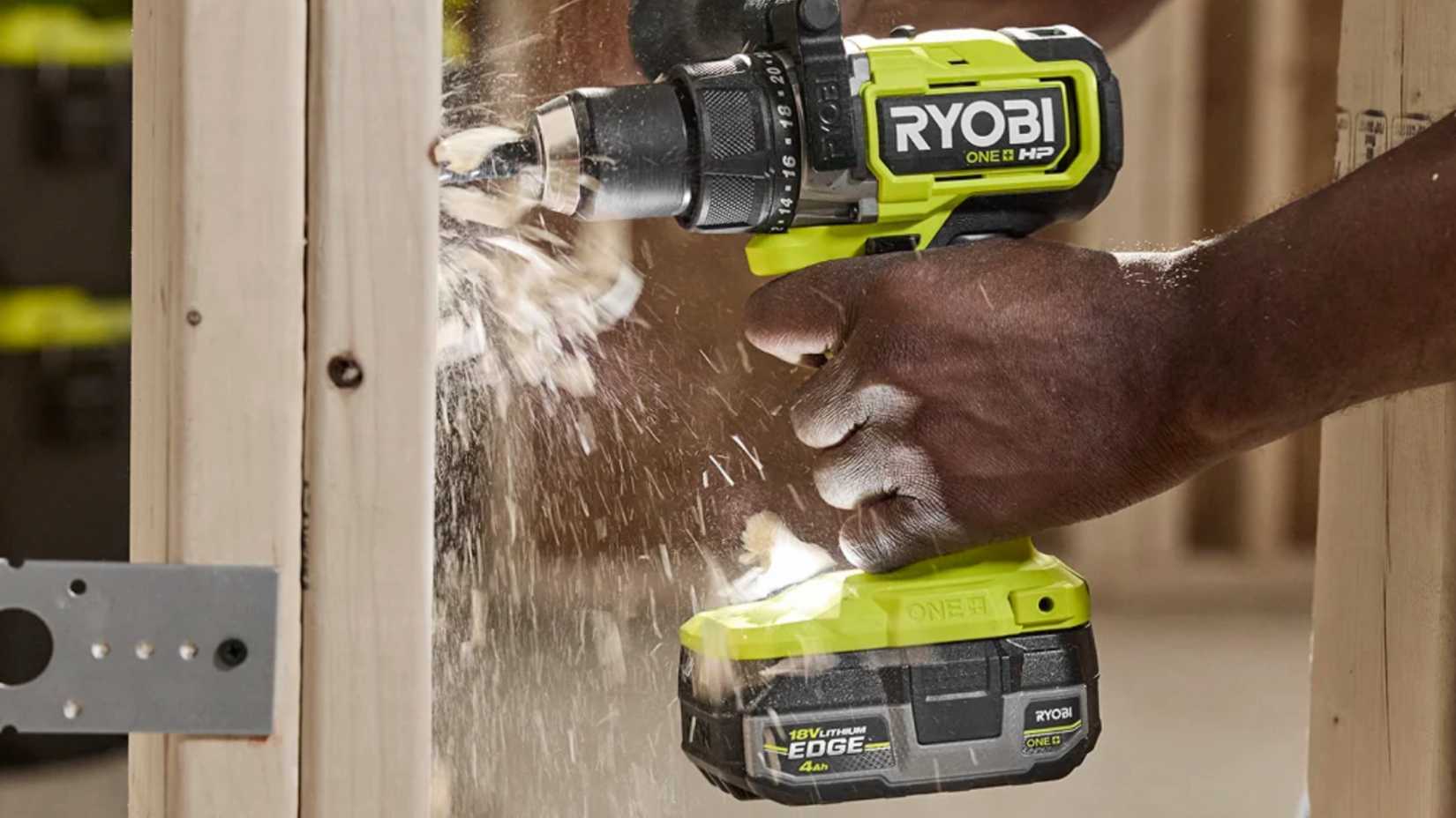 Стоит ли покупать сторонние аккумуляторы для электроинструмента Дрель Ryobi с аккумулятором EDGE в процессе работы по дереву