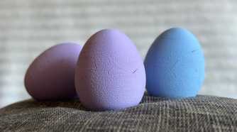 Three breakable eggs by ChdodPrint on MakerWorld.