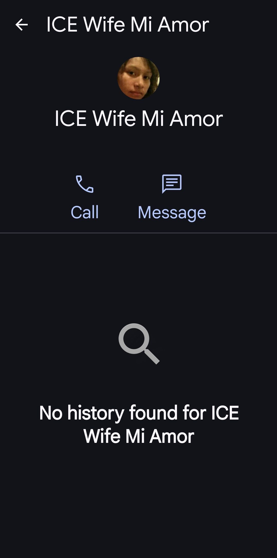 Пользовательский интерфейс приложения Google Voice на смартфоне