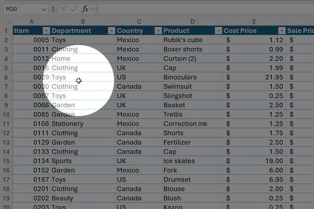 Find My Mouse PowerToys feature highlights a cursor over an Excel table.