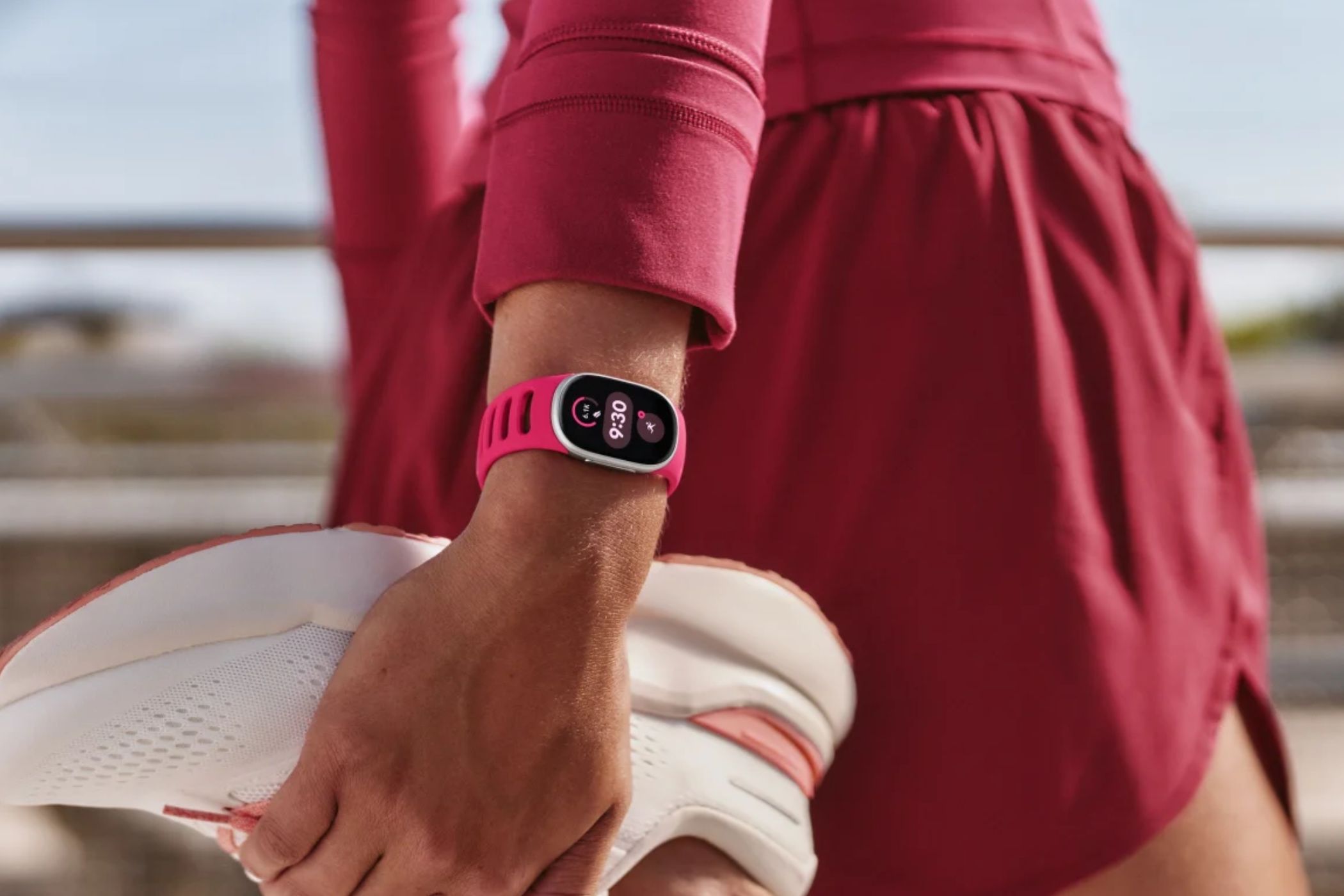 Fitbit Edge gives you a replaceable battery and screen, plus Pixel ...