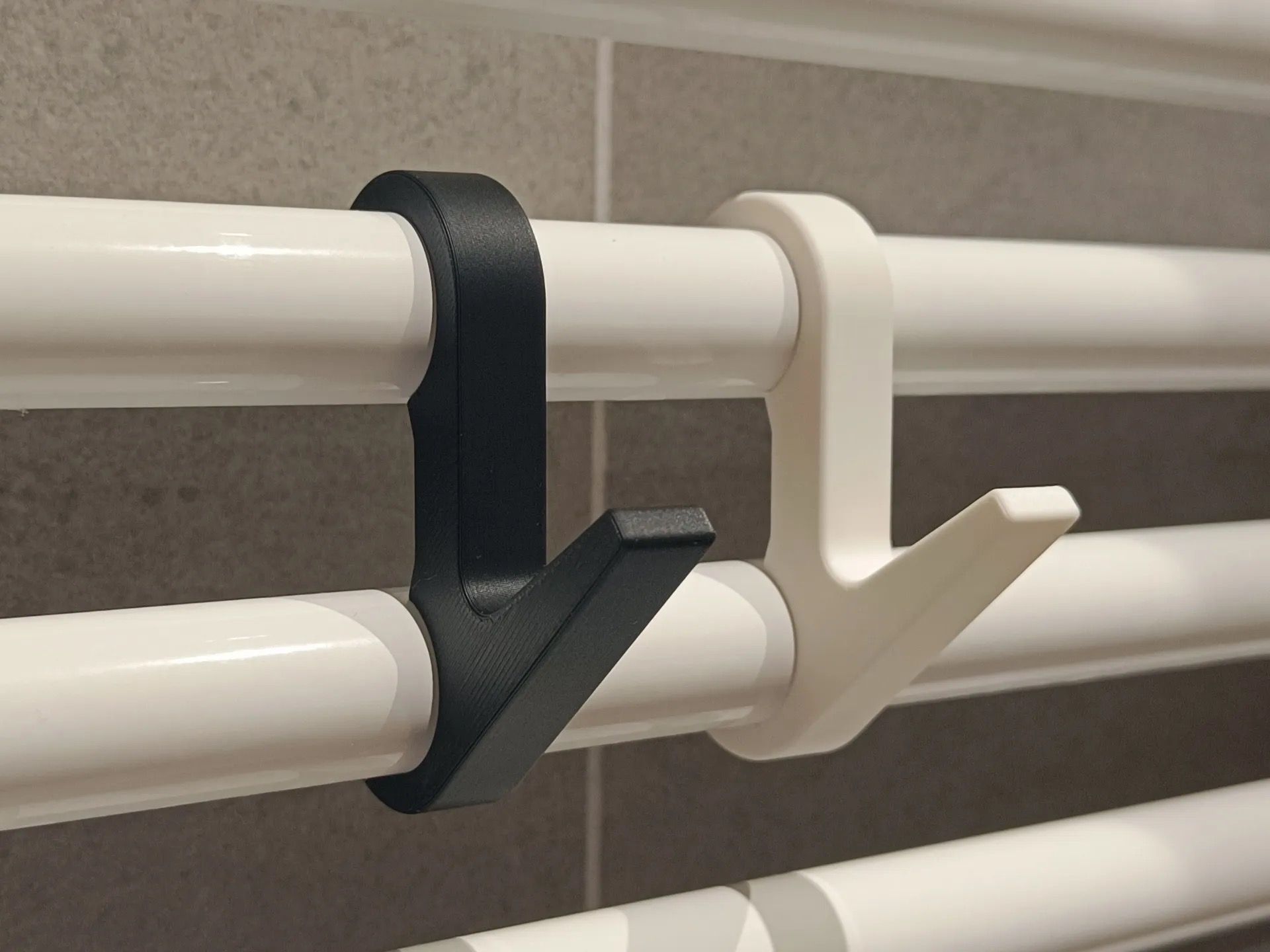 Parametric radiator hook by Hukha Makes on MakerWorld.