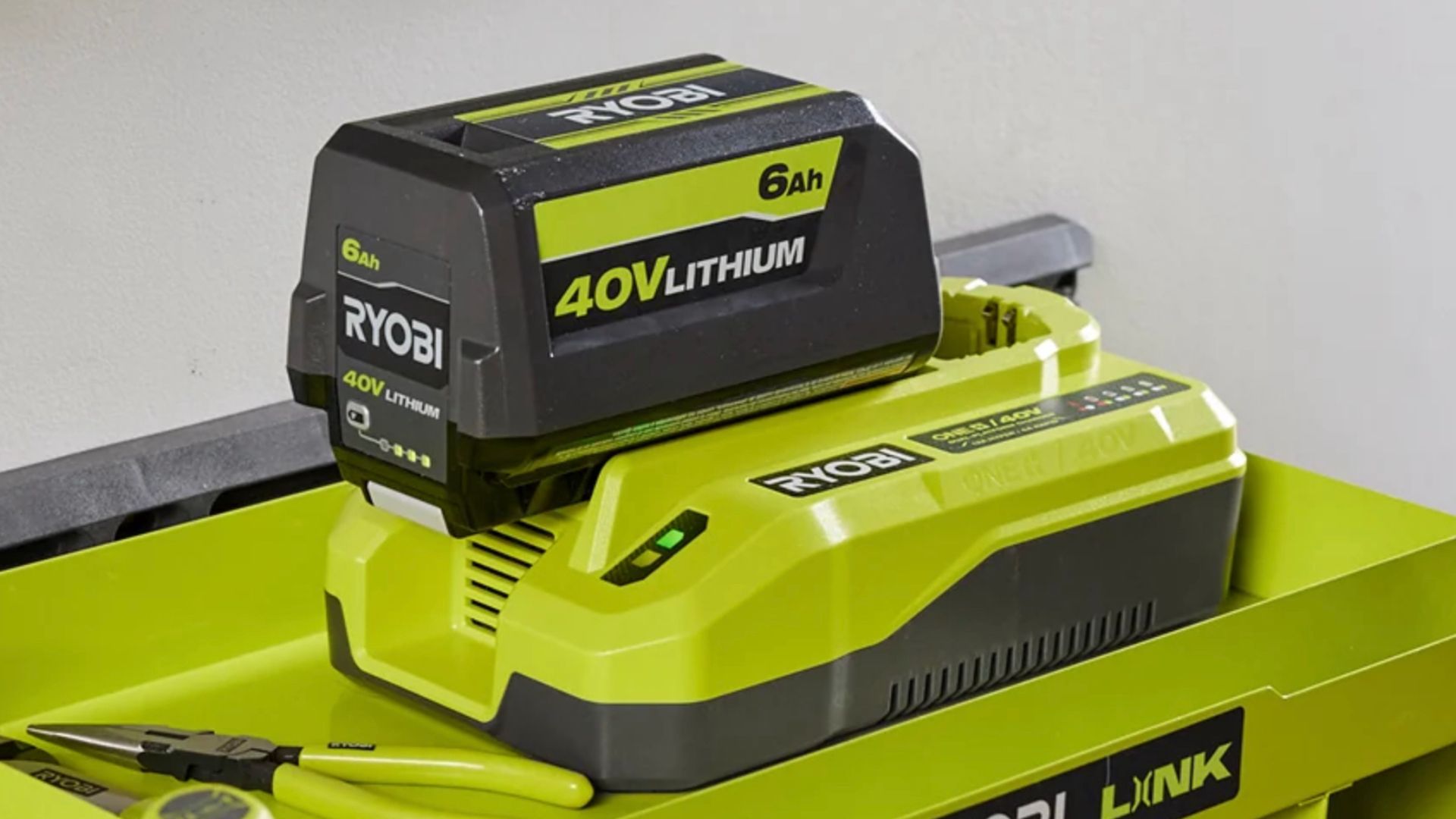 Ryobi finally made the 18V/40V dual charger fans have been asking for