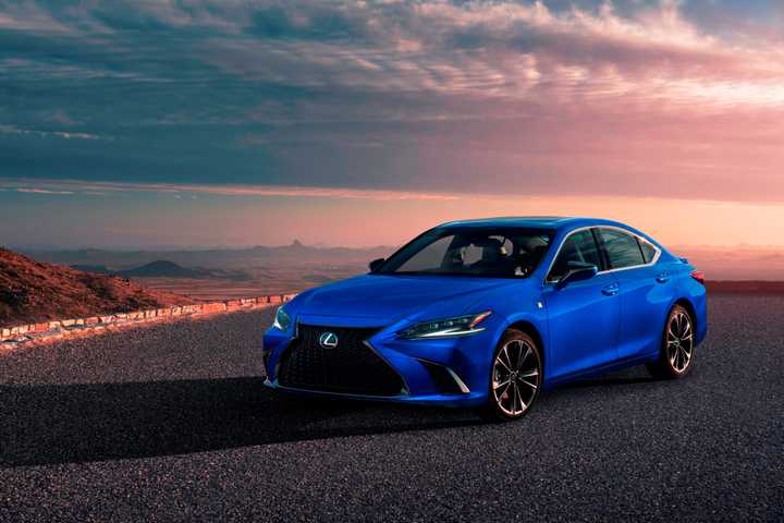 Olvídate de la Serie 3 de BMW: este sedán Lexus se siente mucho más refinado.