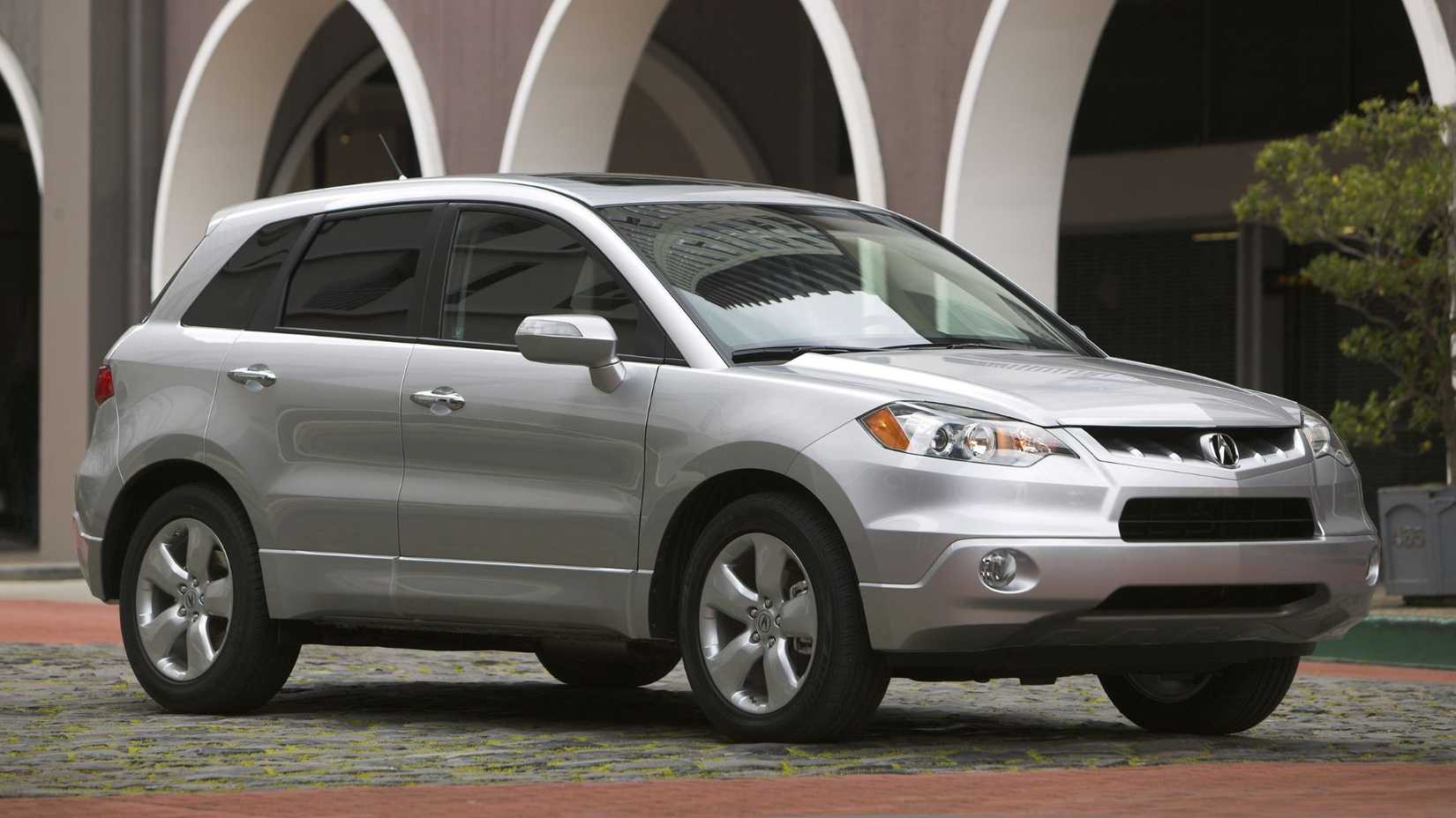 Static front 3/4 shot of a silver 2007–2009 Acura RDX.