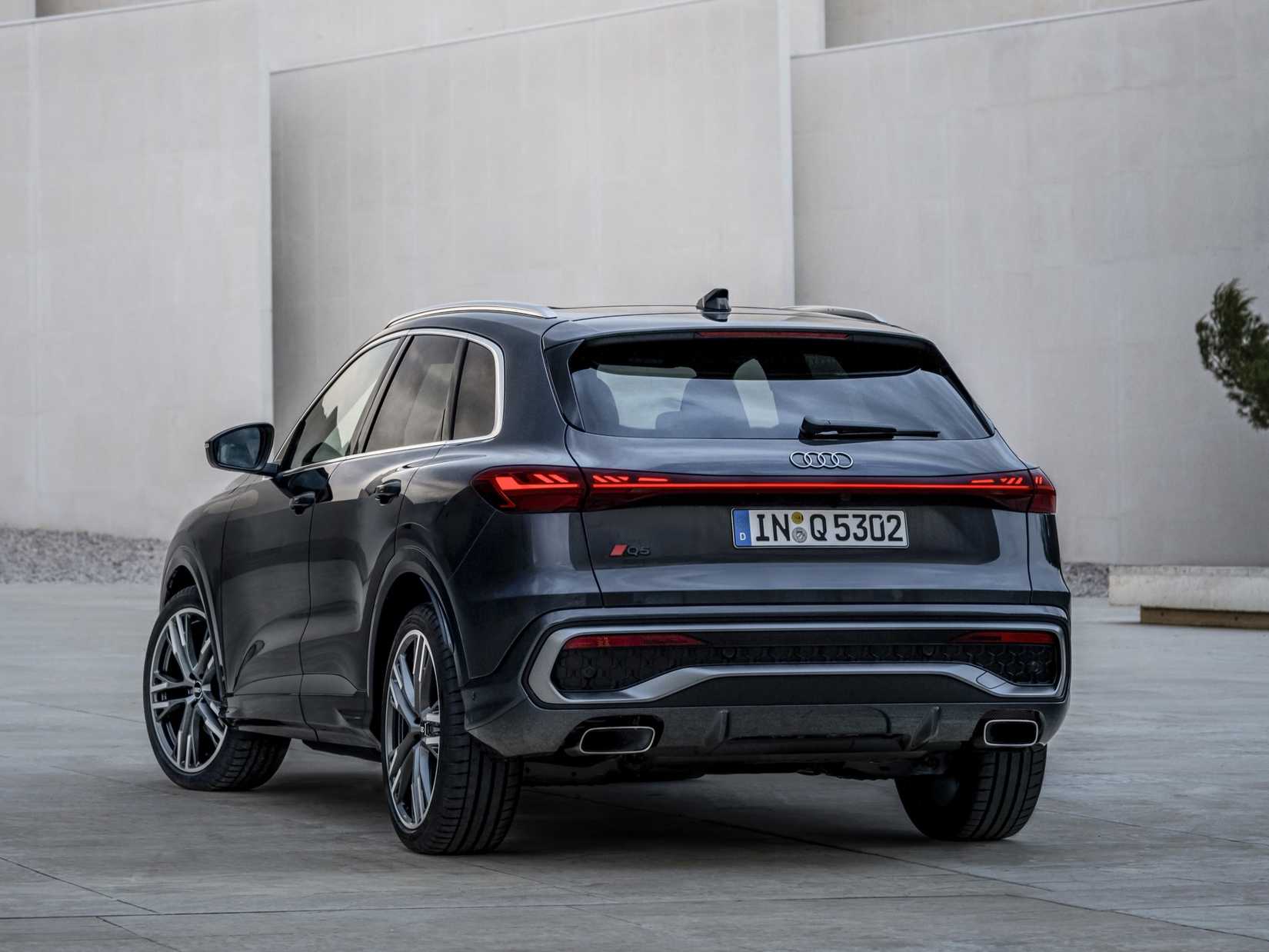 Static rear 3/4 shot of a gray 2025 Audi Q5.