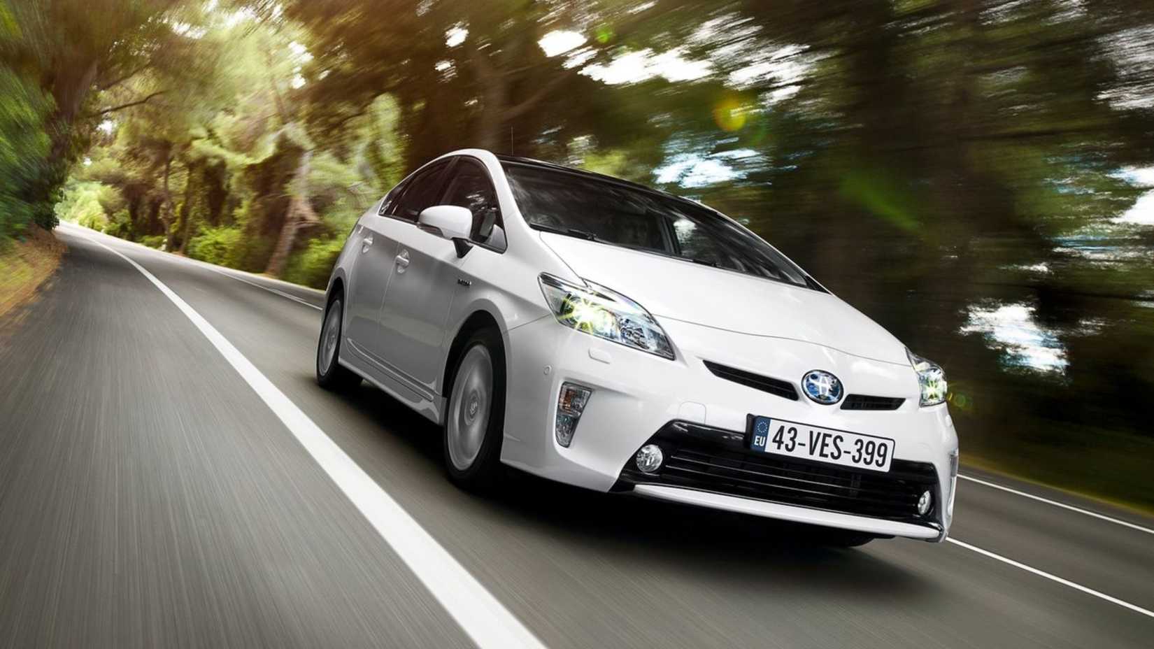 2012-2014-Toyota-Prius16.jpg