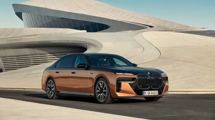 p90500591_highres_the-bmw-i7-m70-xdriv.jpg