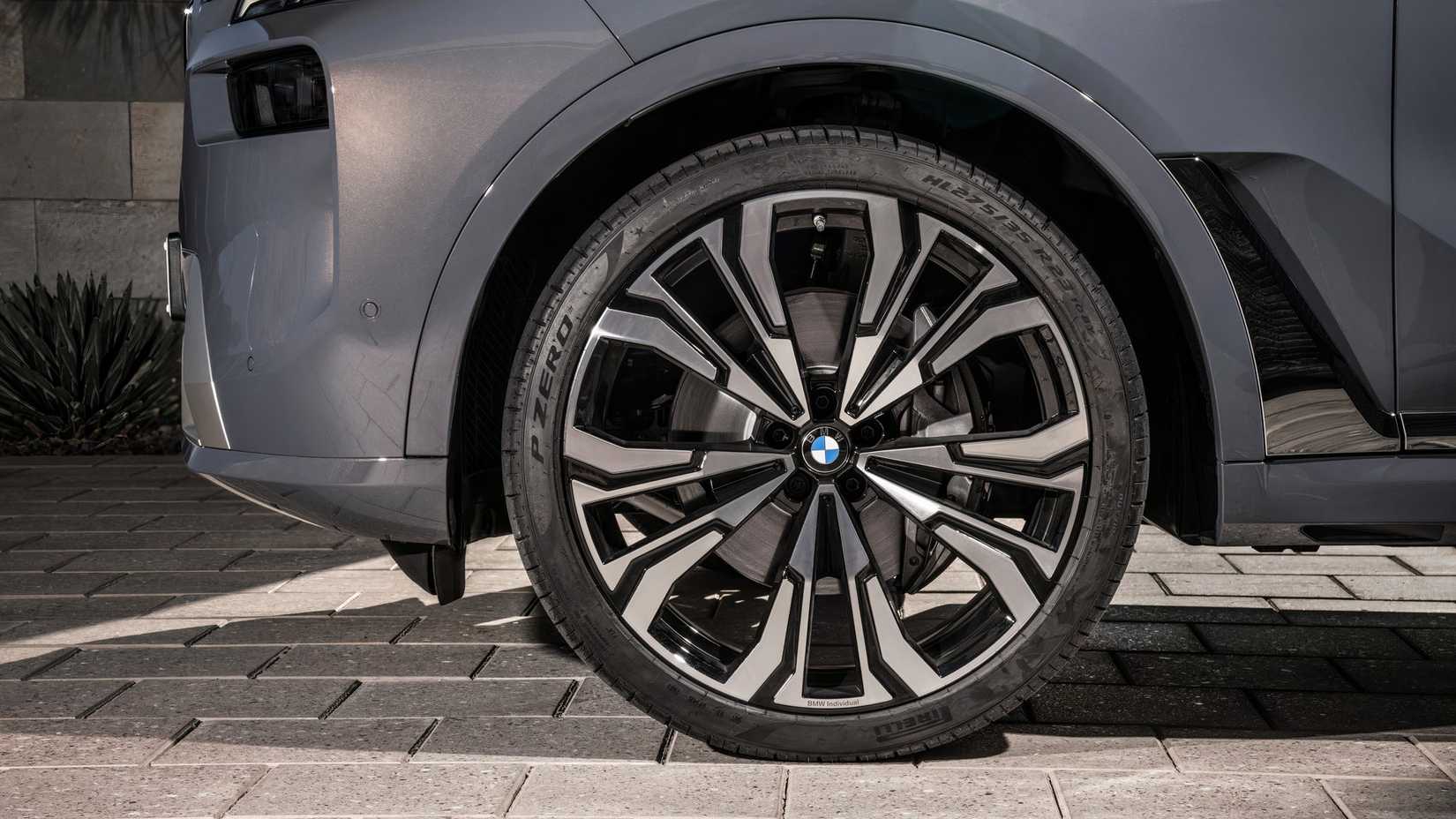 2026 BMW X7 wheel detail