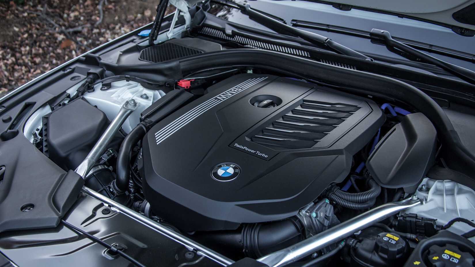 2021–2023 BMW 5 Series Sedan G30 (7th Gen) Facelift Engine Bay