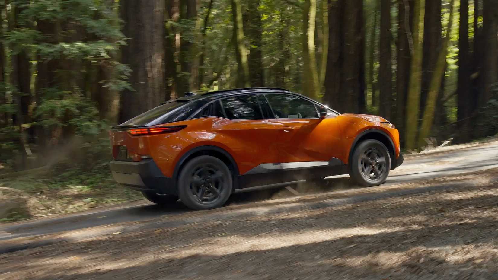 2026 Subaru Uncharted side profile climbing hill