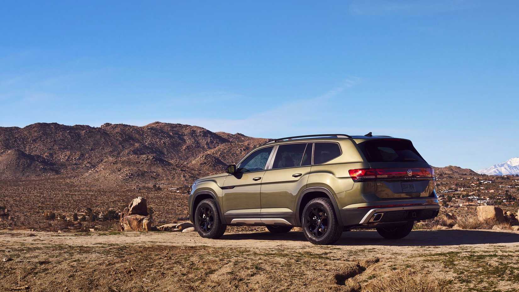 2026 Volkswagen Atlas Rear Angle View