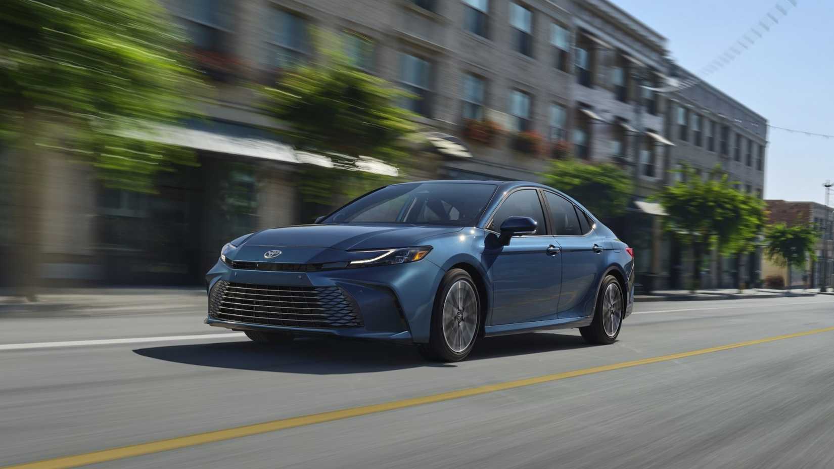 2025_toyota-camry_xle_001-1.jpg