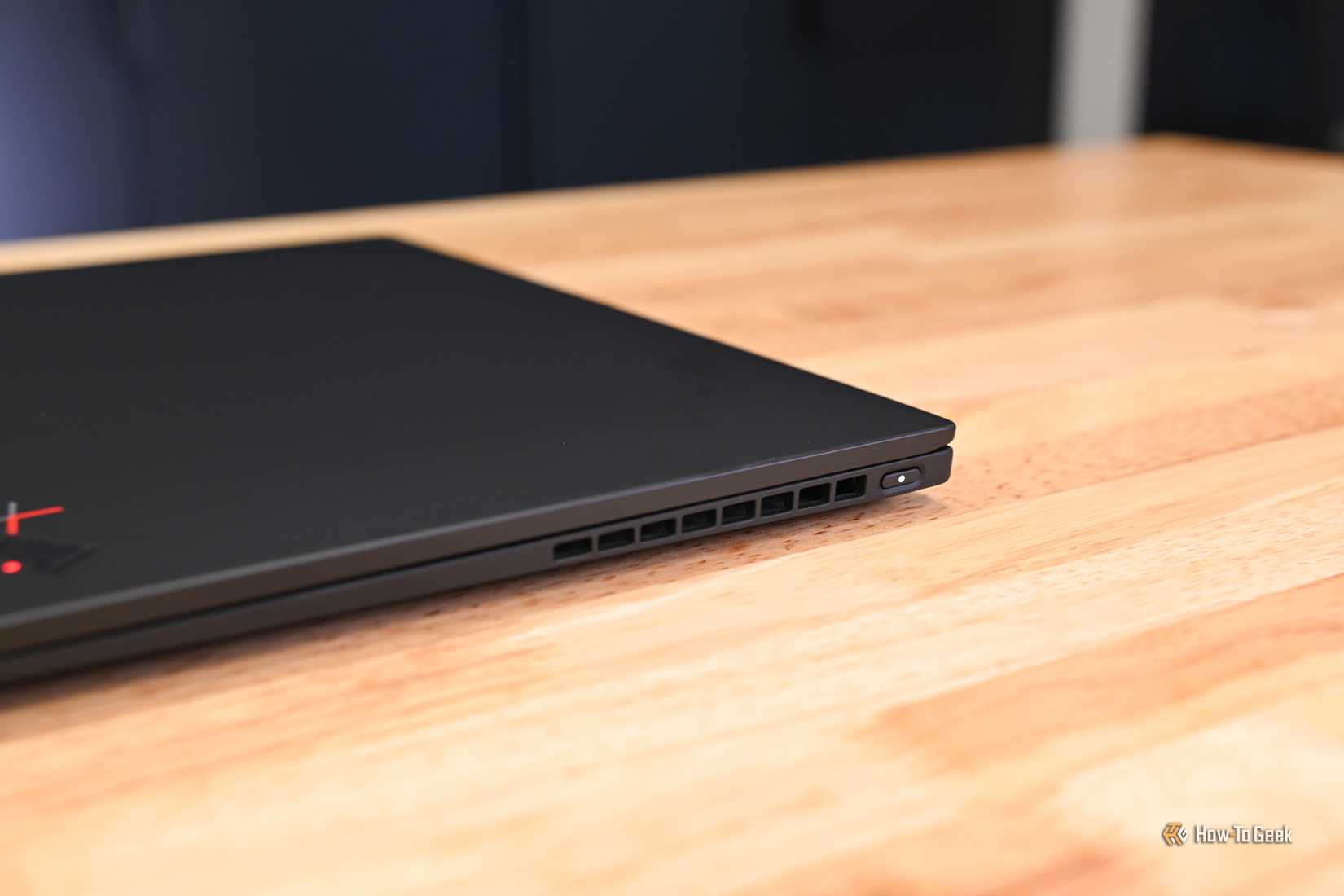 Botão de ventilação e energia no Lenovo ThinkPad X1 Nano Gen 3.
