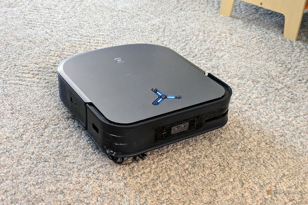 Ecovacs Deebot X2 Omni on carpet.