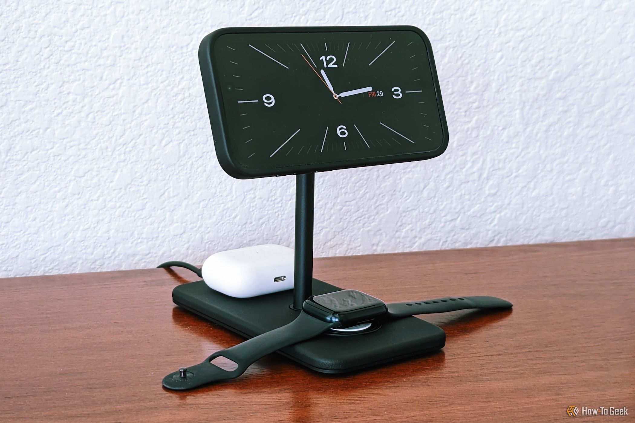 The Twelve South HiRise 3 Deluxe has a 3-in-1 design