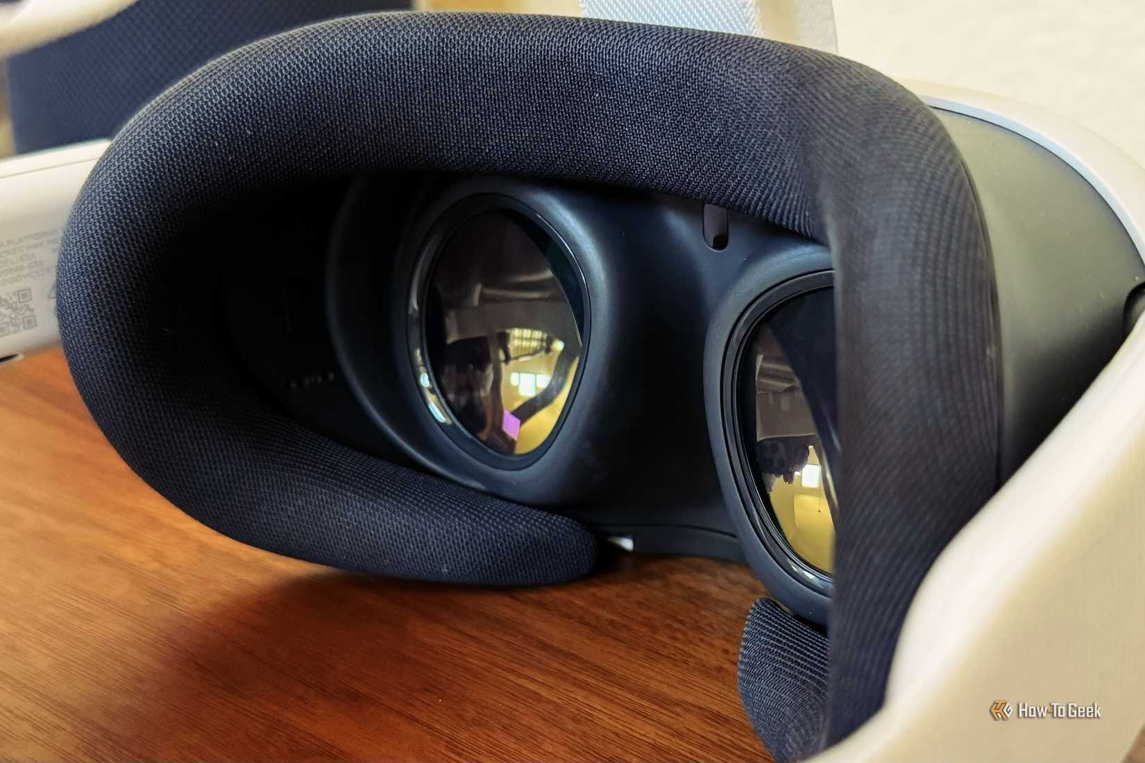 a close-up of the interior lenses of the Quest 3-1