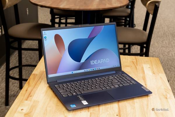 Lenovo IdeaPad Slim 3i 15 open