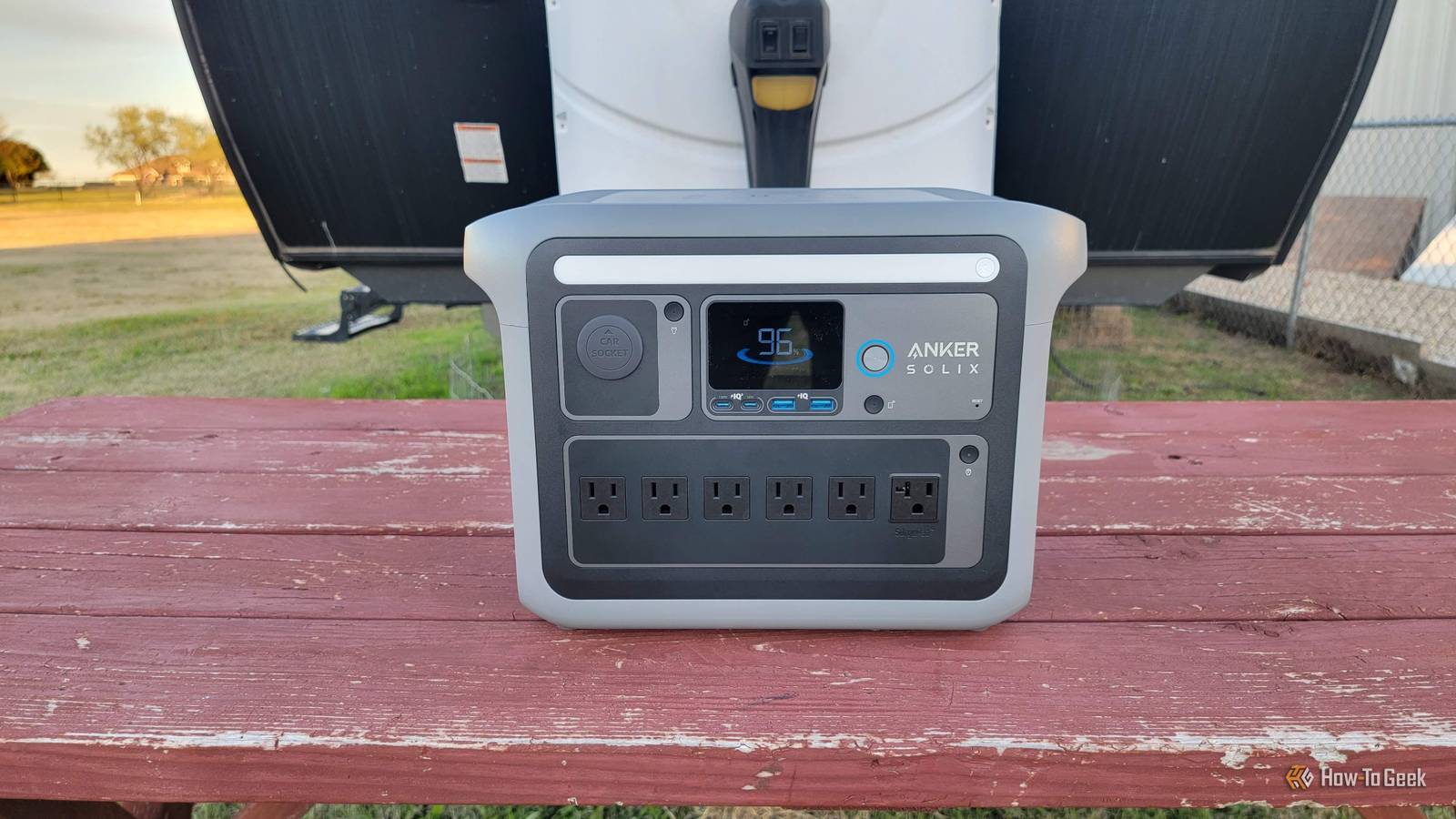 portable power station with outlet Portable Power Station 500W(Peak 1000W), 519Wh Outdoor Solar Generator main image 0