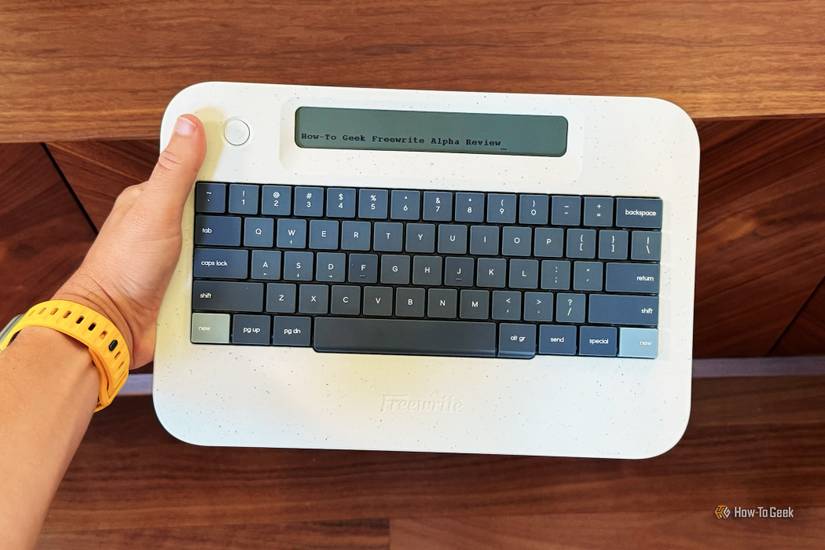 Freewrite Alphaホワイト Freewrite Alpha Review: This Distraction-Free Writing Isn't Fun