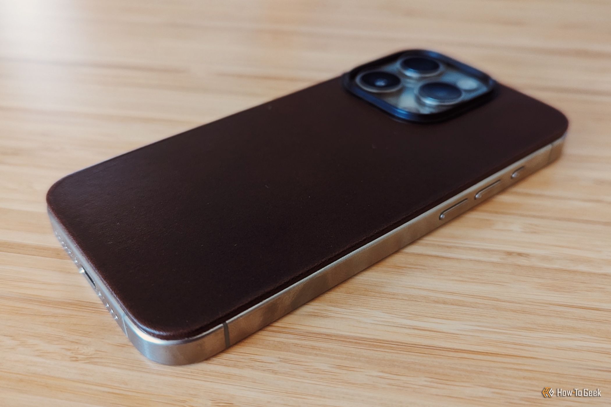 iPhoneアクセサリー NOMAD Magnetic Leather Back iPhone 15Pro Nomad's new iPhone accessory is unlike anything you've seen