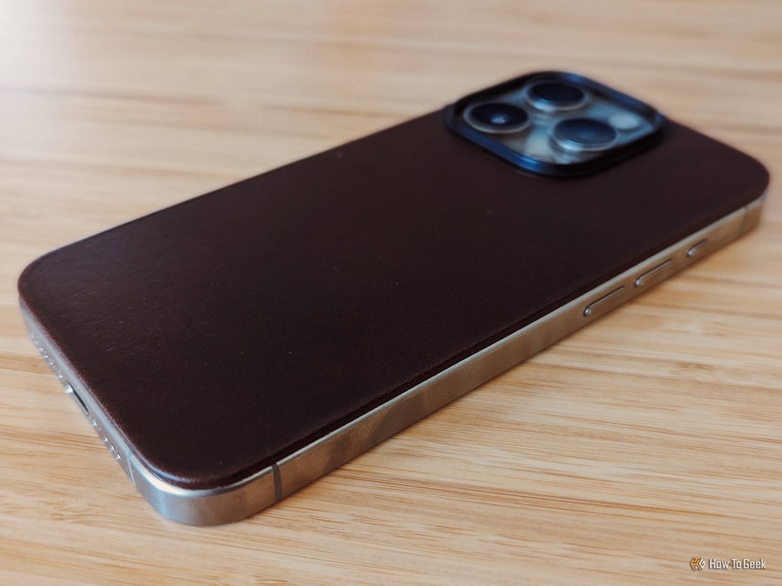 i*n様 NOMAD Magnetic Leather Back iPhone1 Nomad Magnetic Leather Back Review: A Look at How This
