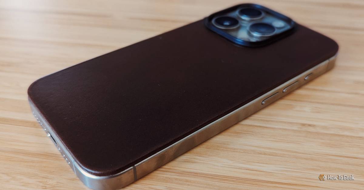 i*n様 NOMAD Magnetic Leather Back iPhone1 Nomad Magnetic Leather Back Review: A Look at How This