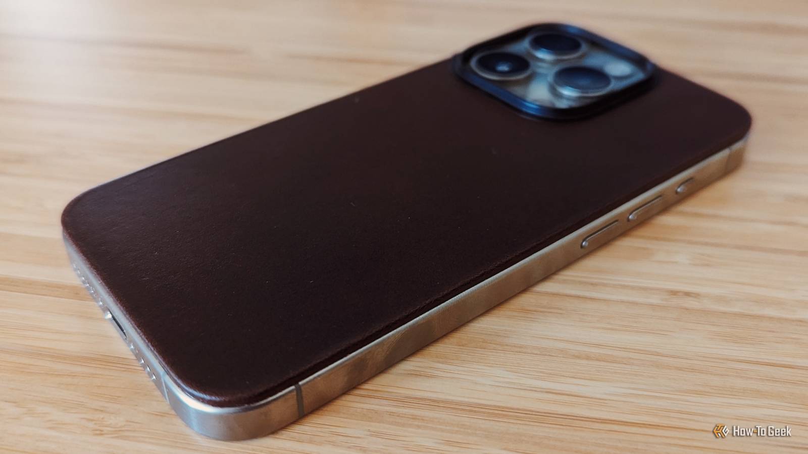 iPhoneアクセサリー NOMAD Magnetic Leather for iPhone 15 Pro Nomad Magnetic Leather Back Review: A Look at How This