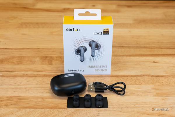 Earfun Air 2 with the box, charging case and extra ear tips