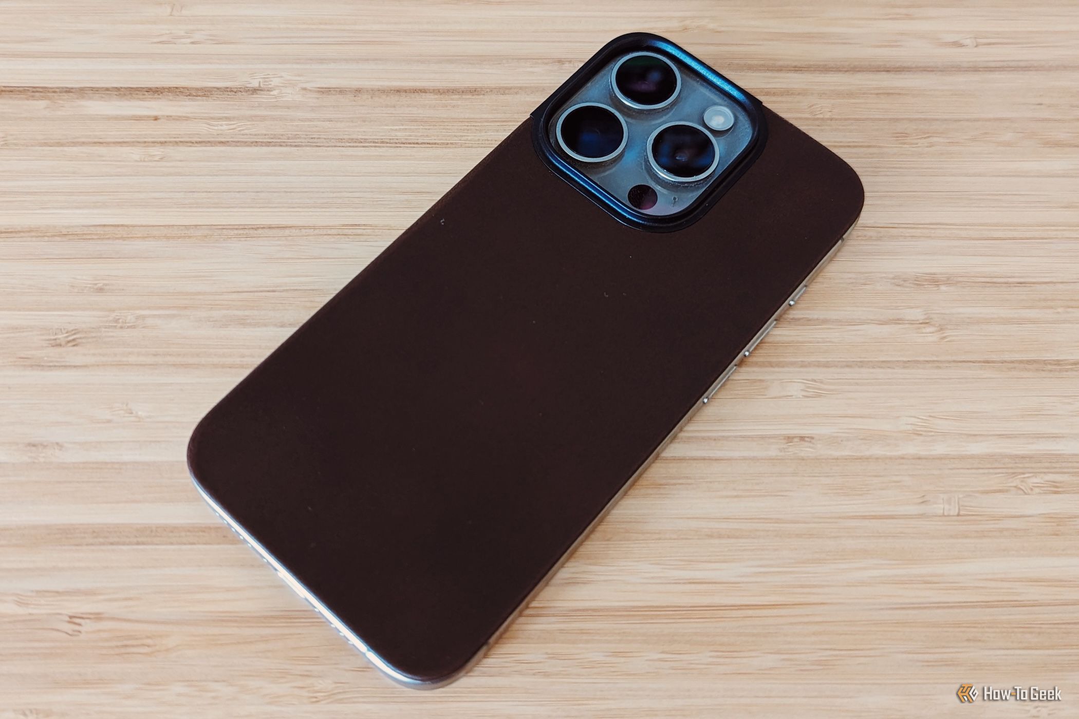 Nomad Magnetic Leather Back Review: A Look at How This