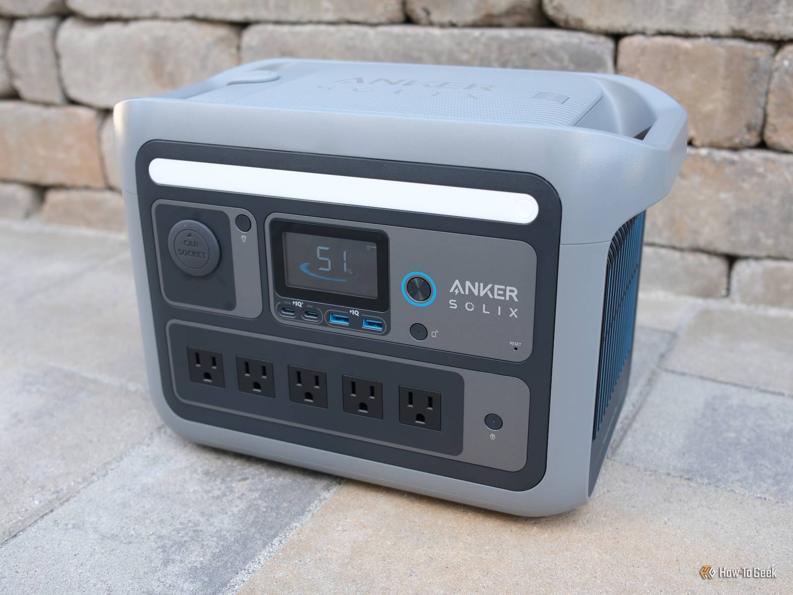 anker-solix-c800-plus-outside-