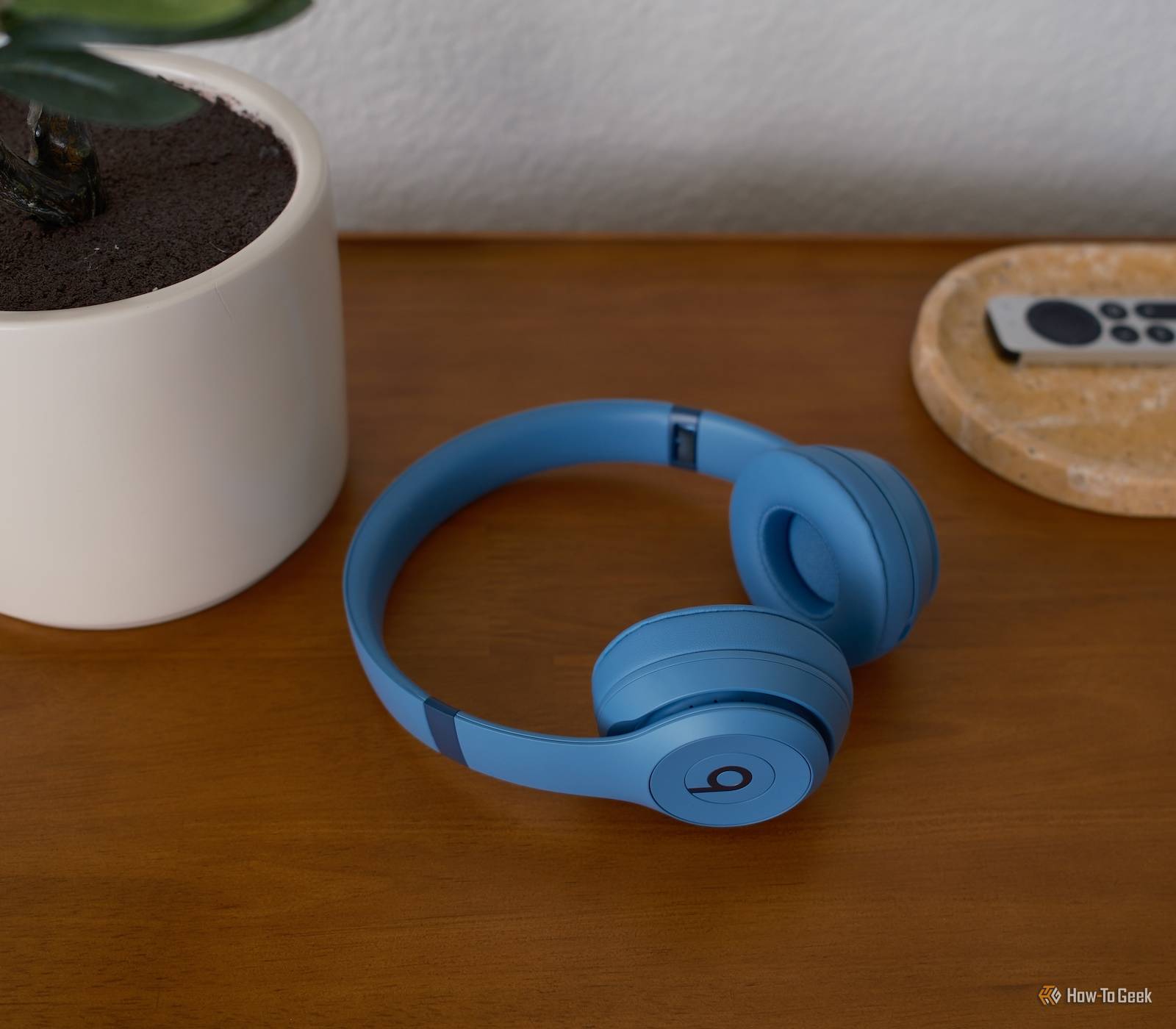 Beats Solo 4 Review: Classically Modern Headphones