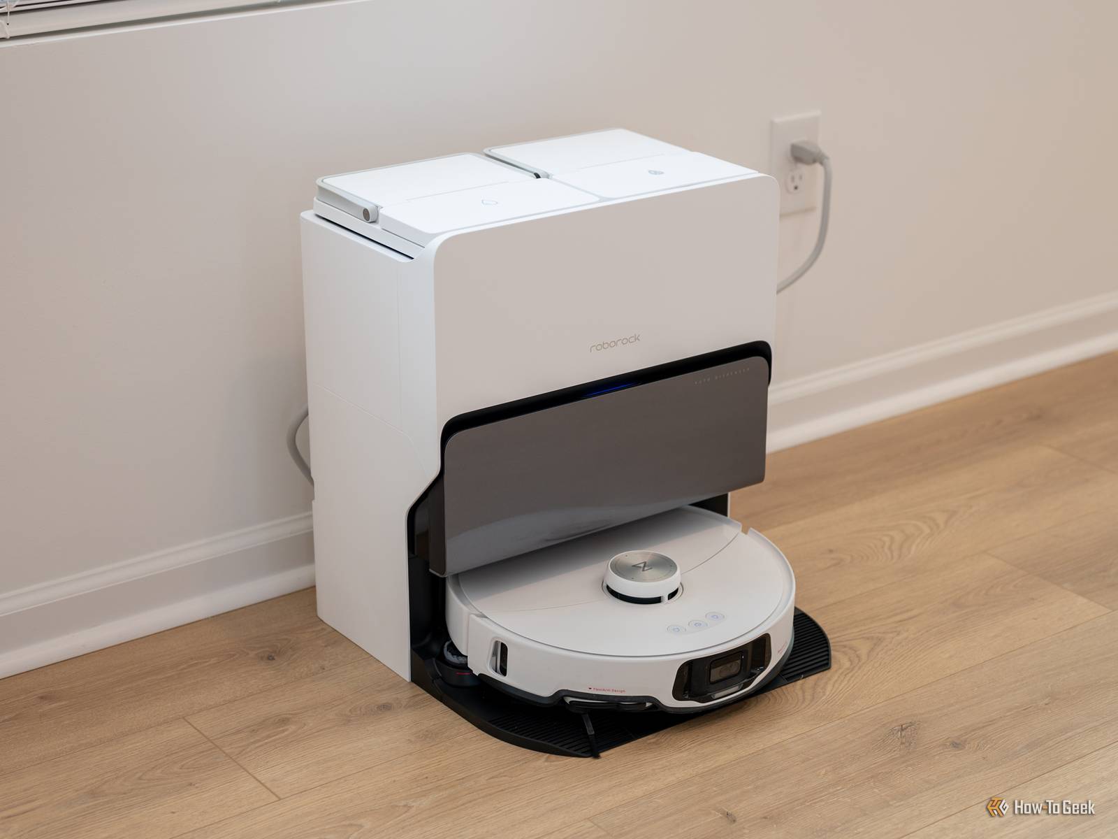 roborock-s8-maxv-ultra-sitting 