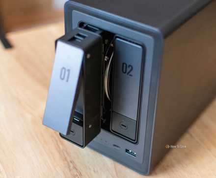 The UGREEN NASYNC DXP2800 with a partially removed drive bay.