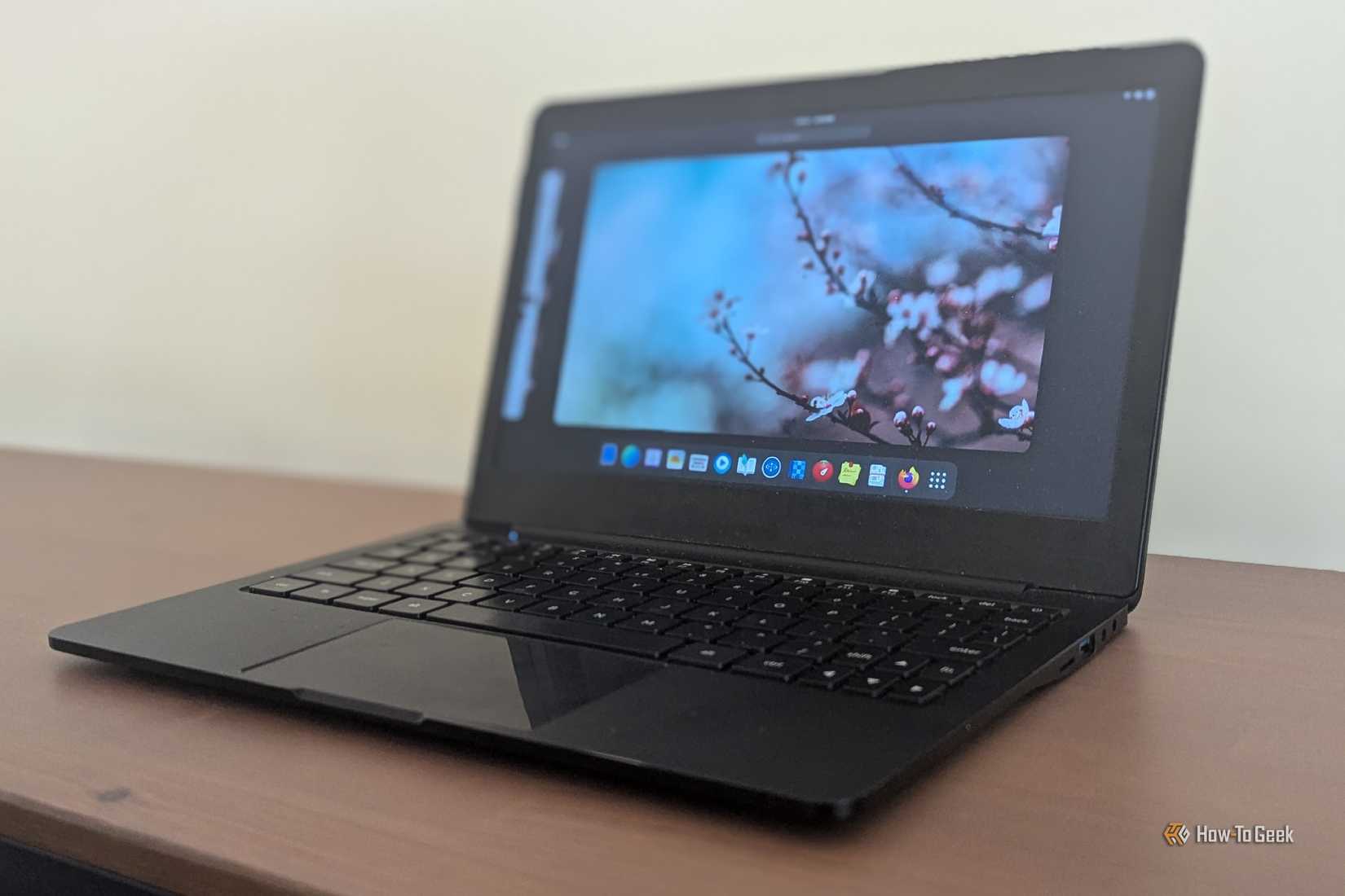 Почему покупка ПК с Linux — это оправданные инвестиции Ноутбук Star Labs StarLite MkIV на полке