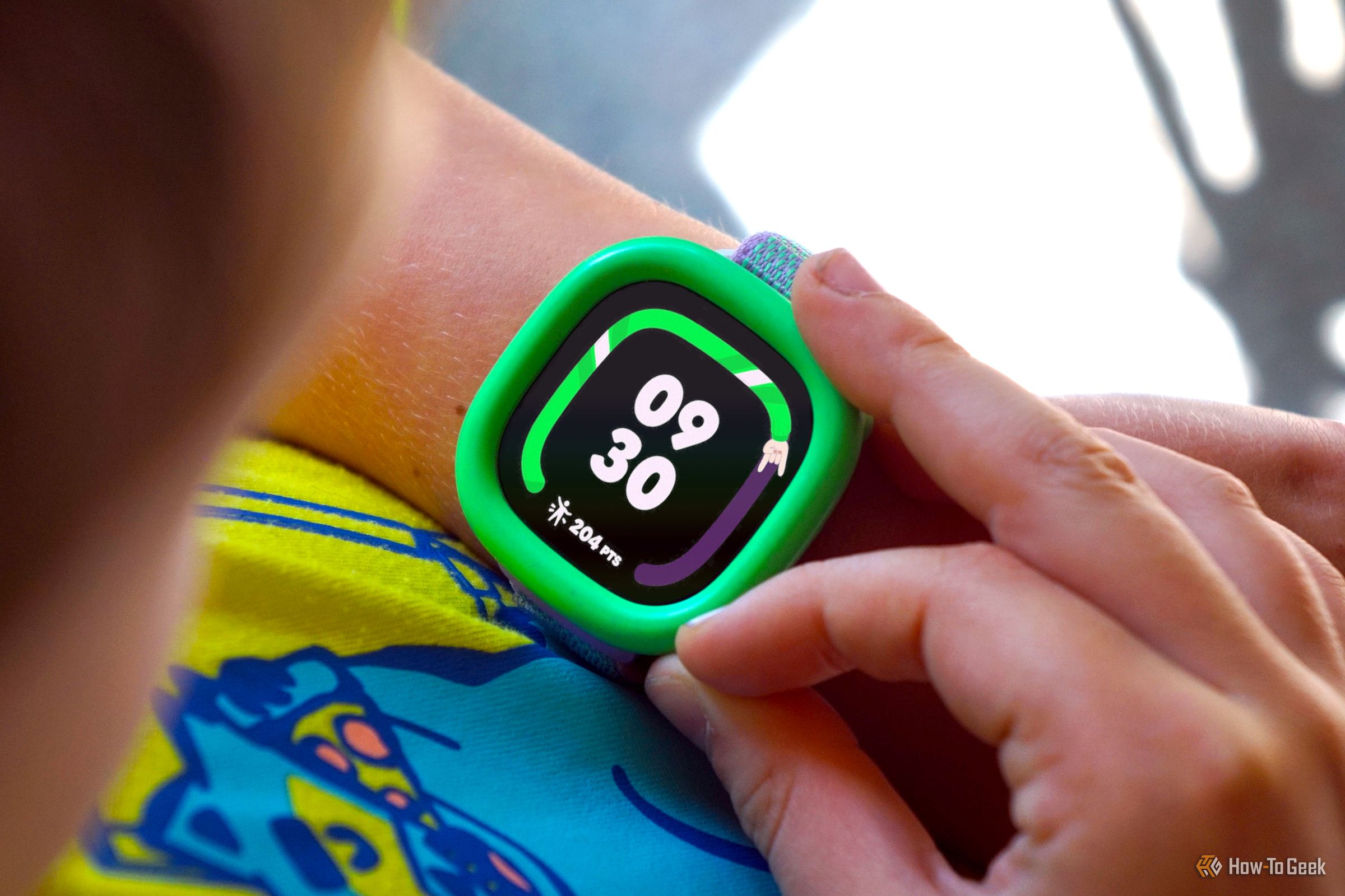 Mostrador do relógio Fitbit Ace LTE.