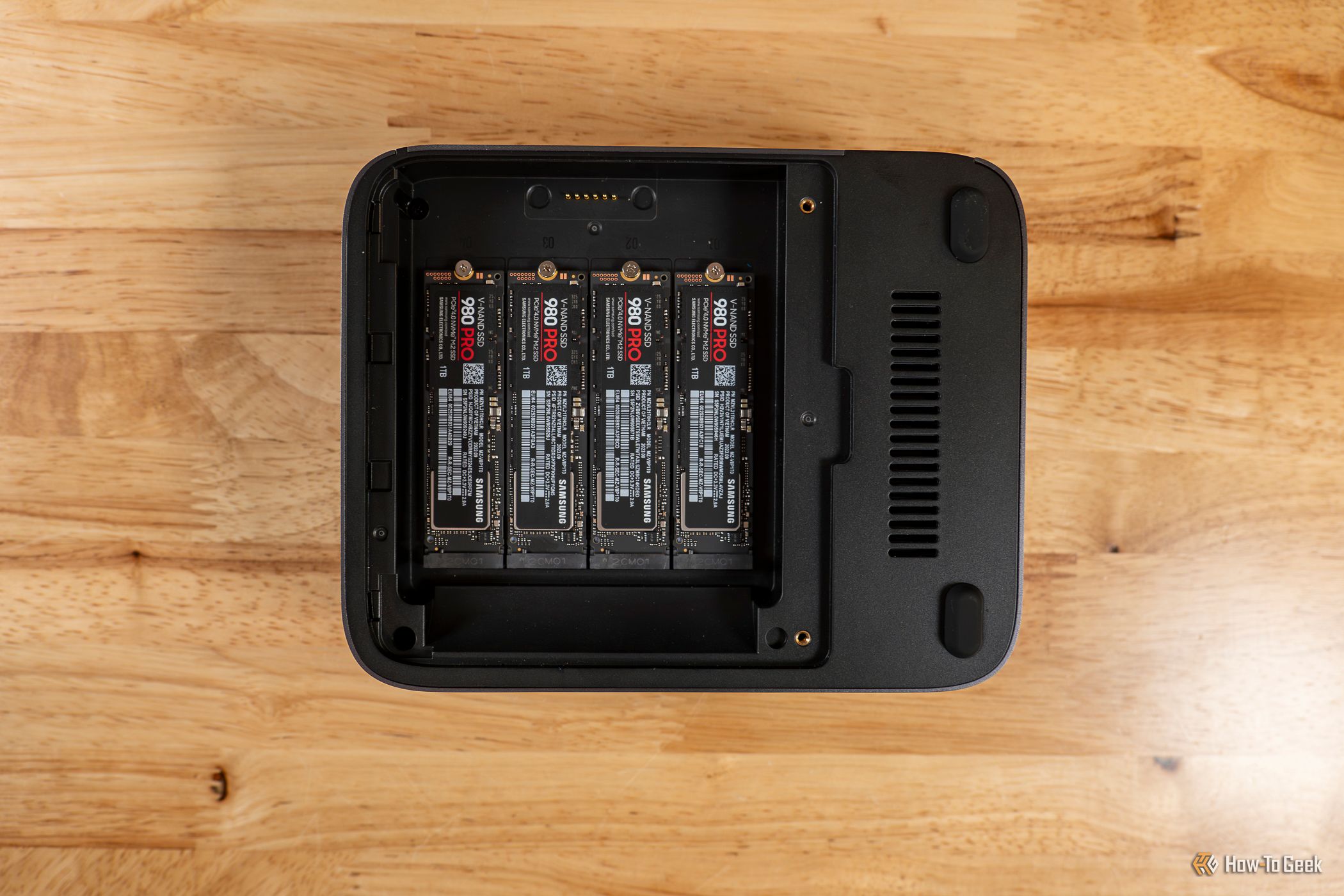 Ugreen NASync DXP480T Plus Review: Great Hardware, Complicated