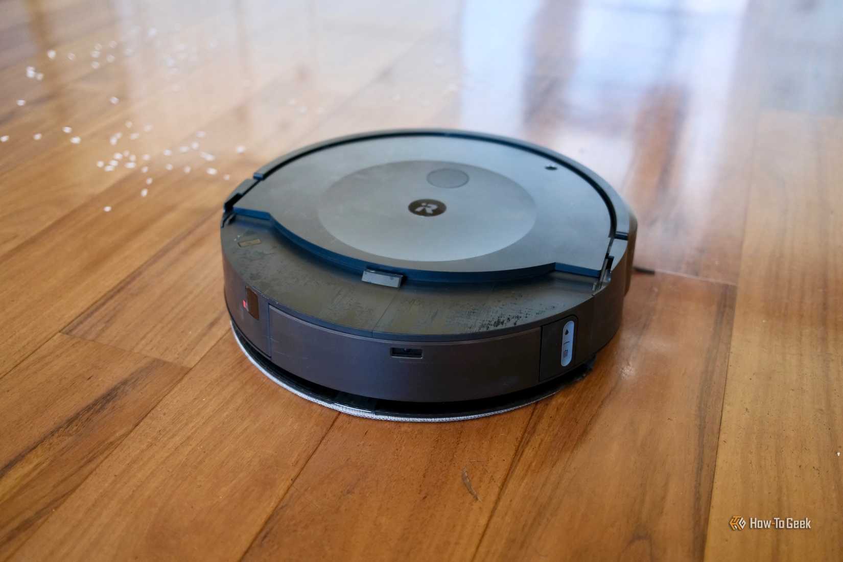 A mopping iRobot Roomba Combo 10 Max + AutoWash Dock.