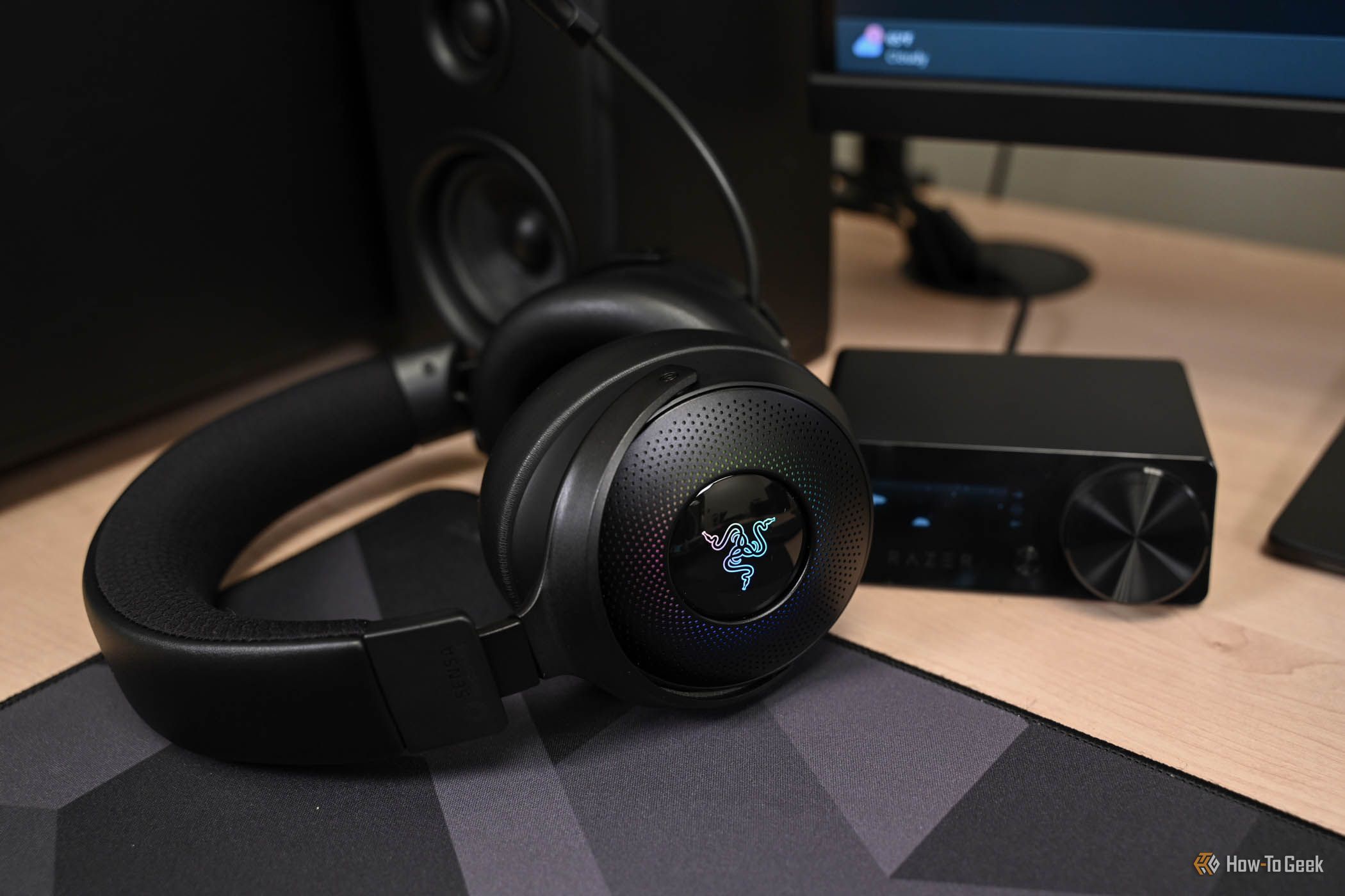Razer Kraken v4Pro・BaseStation v2 Buy Razer Kraken V4 Pro | Gaming Headsets | Razer.com