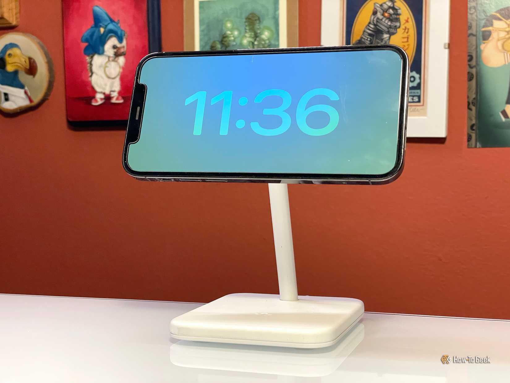 Twelve South HiRise 2 Deluxe Review: Looks Good and Charges Well
