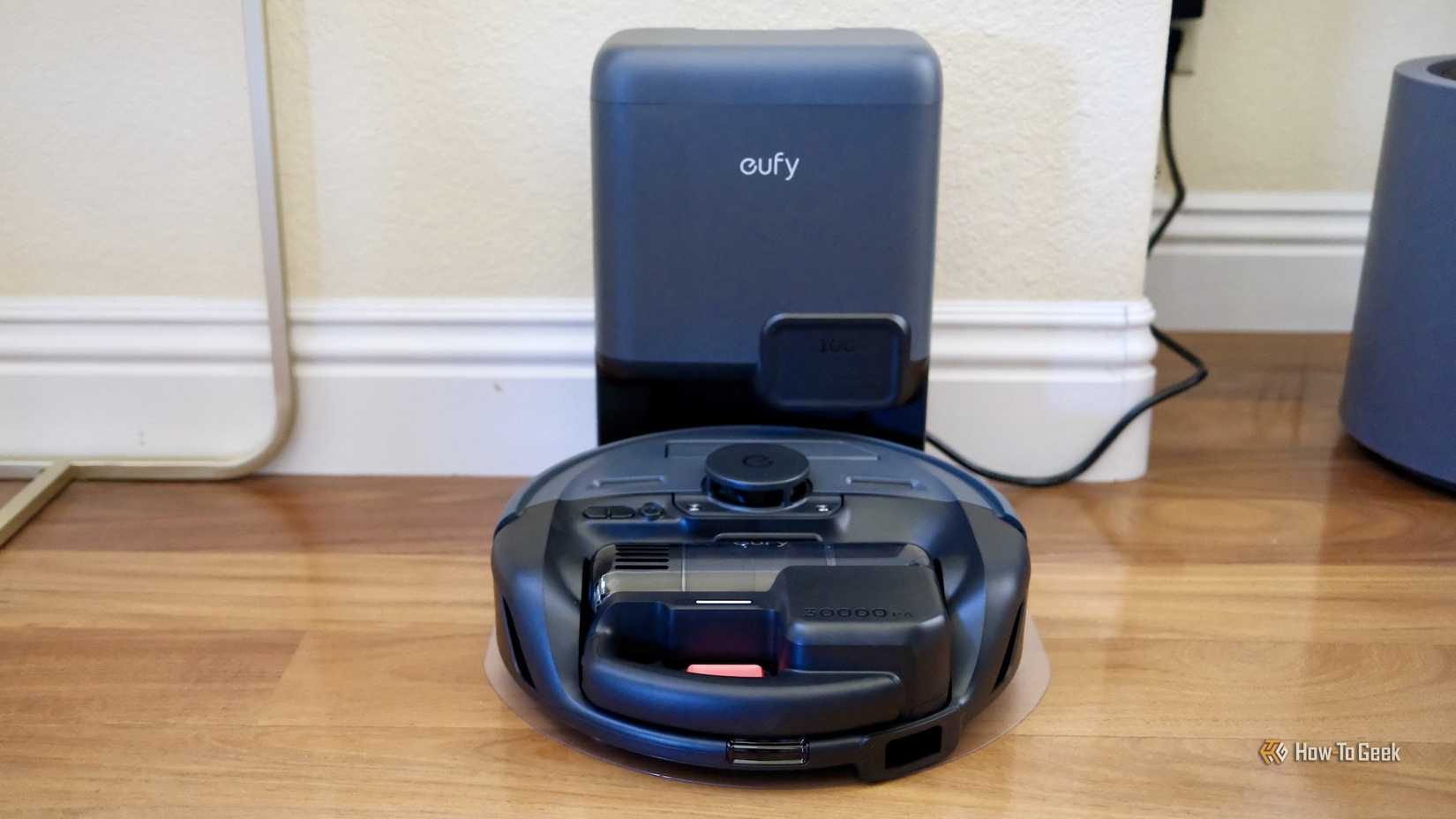 Eufy Robot Vacuum 3-in-1 E20 本体 eufy Robot Vacuum 3-in-1 E20 combines 3 different products