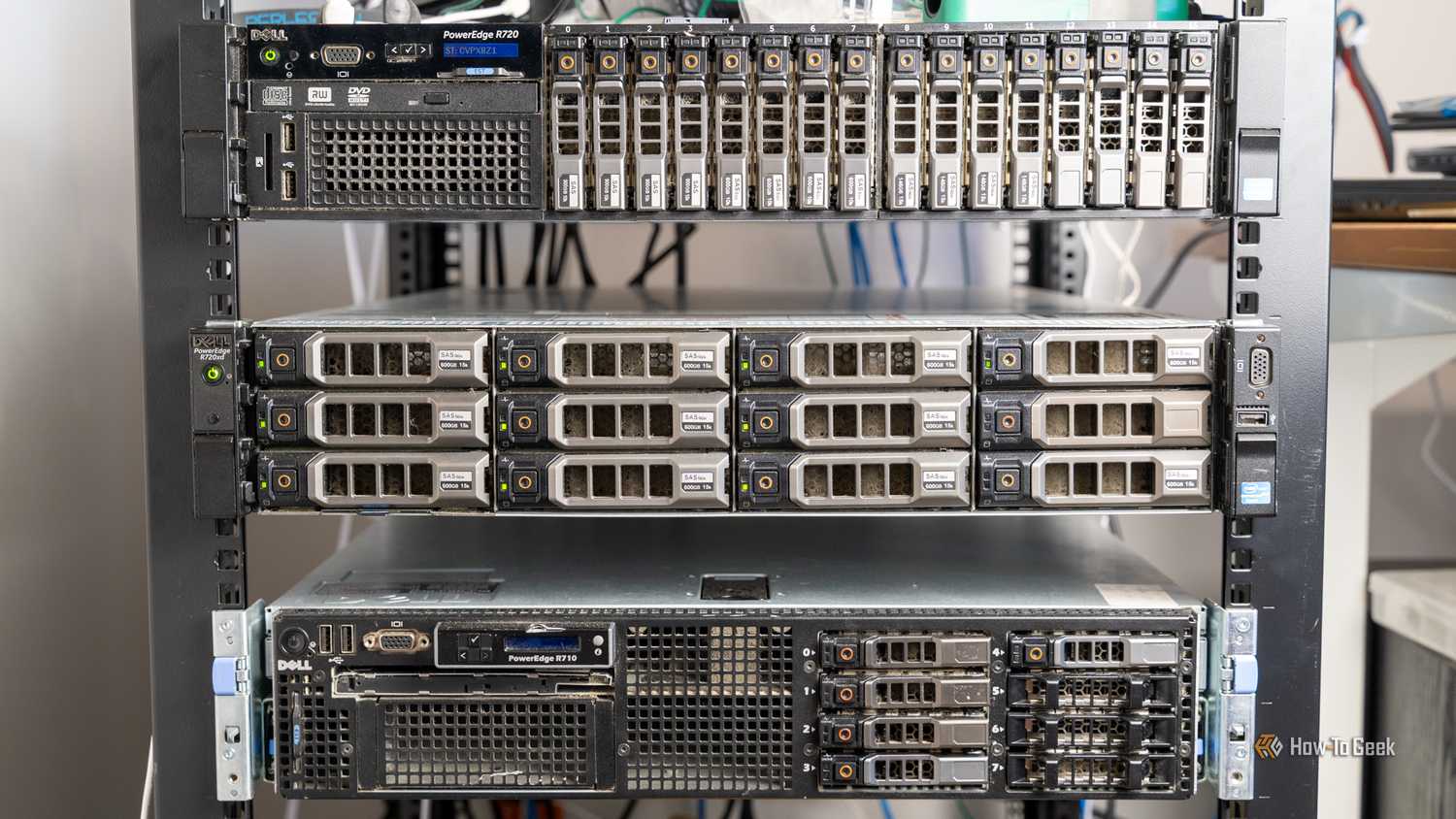 Сравнение старого сервера Xeon и современного NAS от Ugreen Стойка с серверным оборудованием в домашней лаборатории