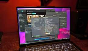 CachyOS running Steam, Heroic Games Launcher, and the CachyOS Hello app.