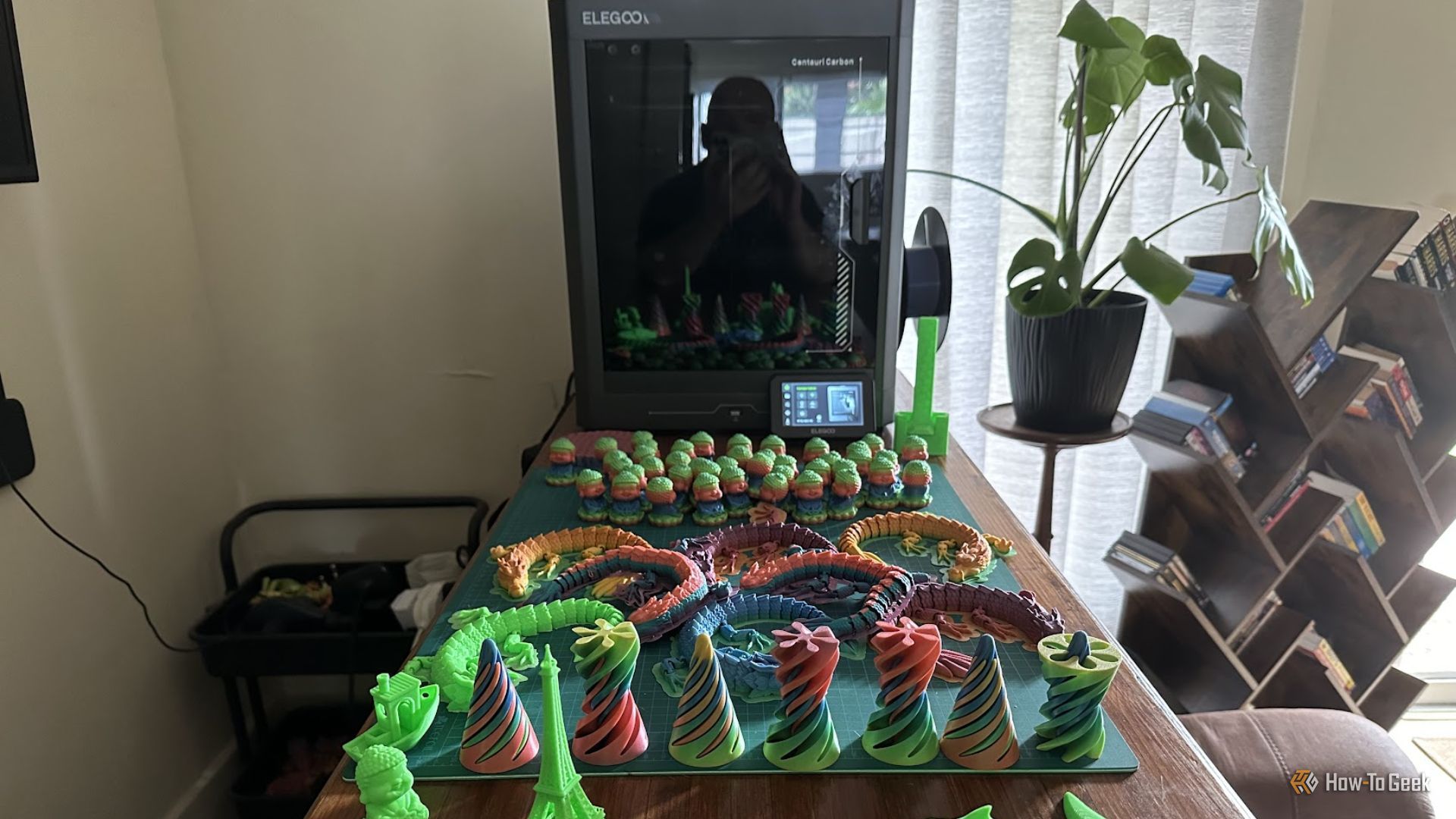 The Elegoo Centauri Carbon with numerous printed models in front of it.