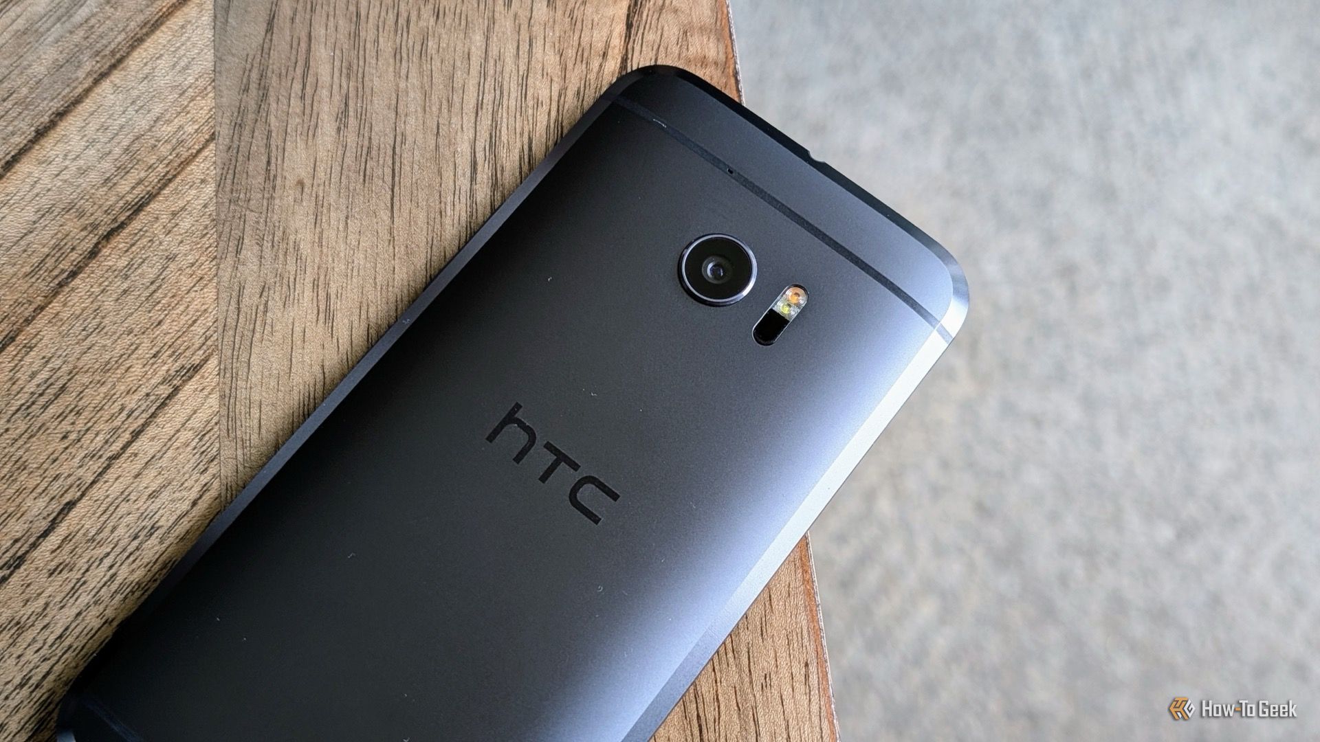 Android phones used to be made of metal—here's why glass replaced it