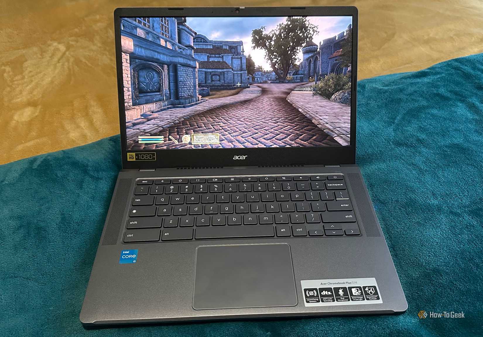 Un Chromebook Plus jugando a Elder Scrolls Oblivion.