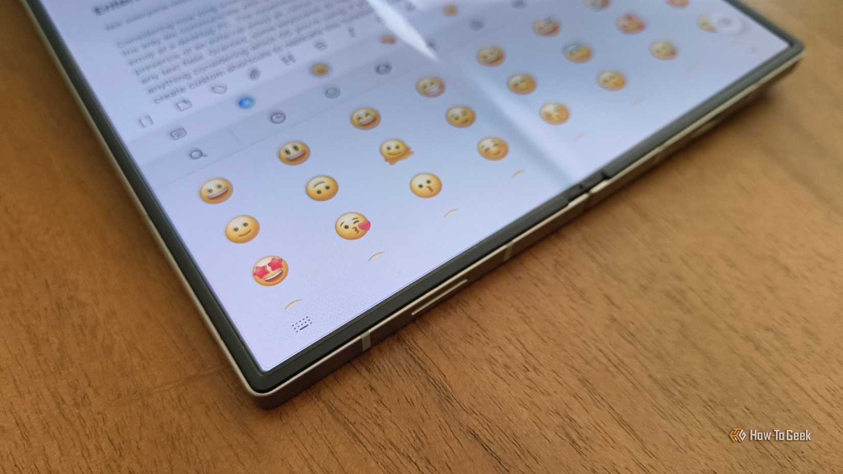 Emoji in the Samsung keyboard on the Galaxy Z Fold 6.