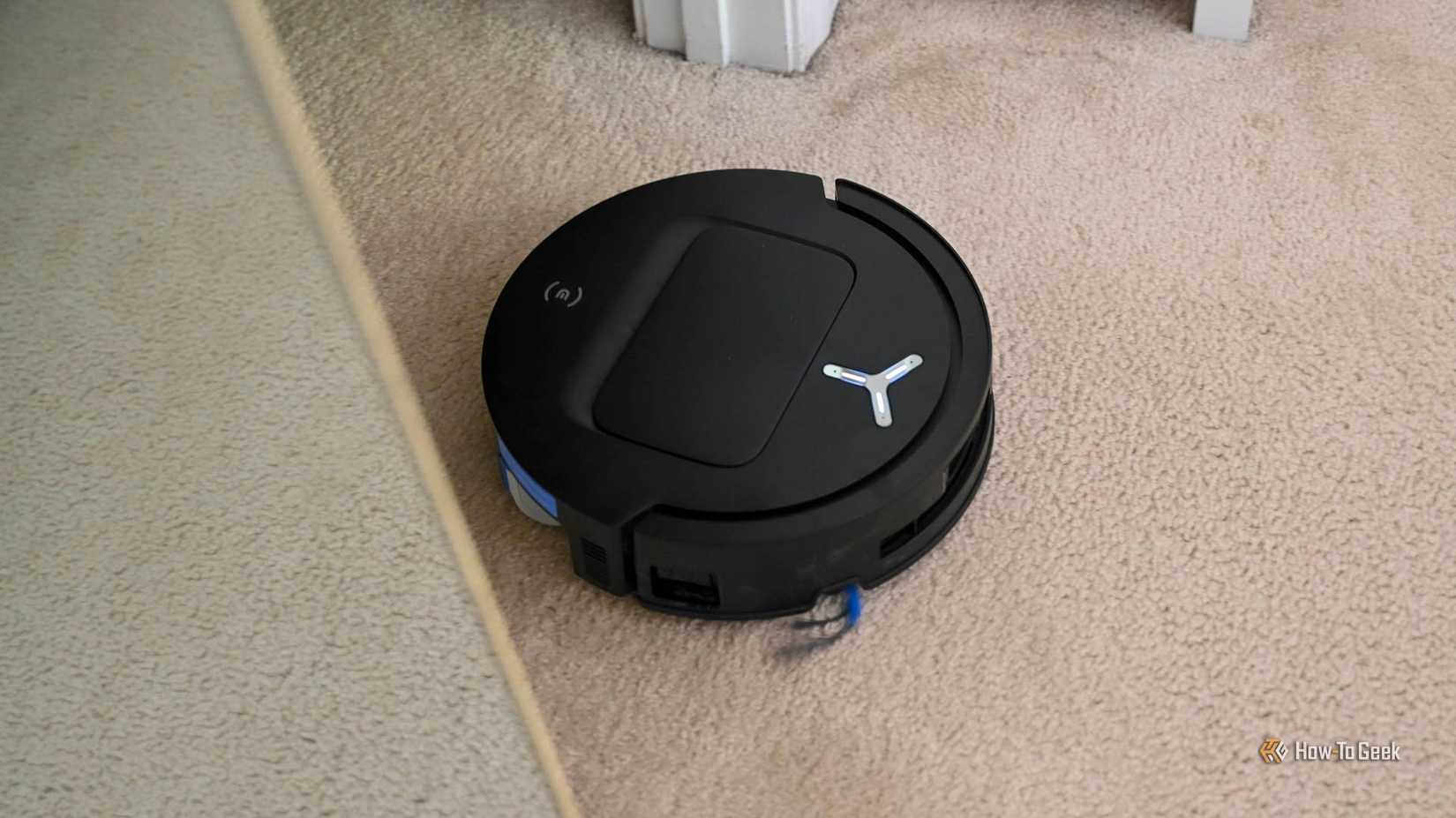 O tapete de aspirar o robô ECOVACS T80 Omni.
