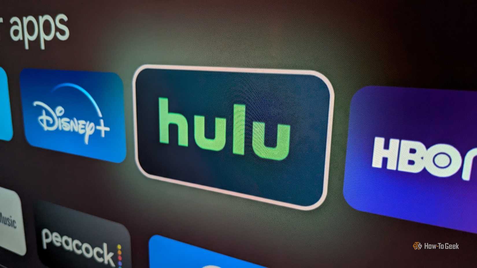 Aplicativo Disney +, Hulu, HBO Max e Peacock em uma smart TV.